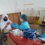 Persiapan Belajar Tatap Muka, 200 Pelajar SMA Negeri 6 Karawang di Vaksin Tahap Satu