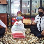 Bupati Muba Dodi Reza Ganti Uang Milik Mak Jawo yang Dilalap Api