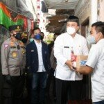 Gandeng BEM Jakarta, Polri Salurkan 1.000 Paket Sembako ke Mahasiswa Perantauan di Kwitang