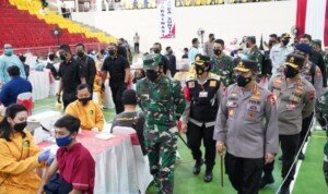 Tinjau Vaksinasi Merdeka Candi di Semarang, Kapolri Berharap Momentum HUT RI ke-76 Capai Target 2 Juta Vaksin