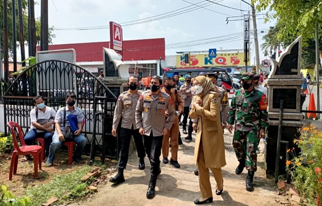 Kapolda Jawa Barat Irjen Pol Ahmad Dofiri mengecek kesiapan vaksinasi di Purwakarta Jabar (Dok. Humas Polda Jabar / Agus Sugianto)