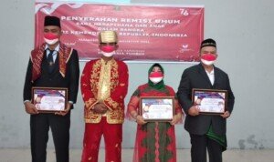 Disela Penyerahan Remisi di Lapas Klas IIB PSP, Tiga Pegawai Terima Penghargaan