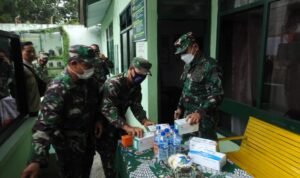 Perangi Covid-19, Dandim 0117/Aceh Tamiang Berikan Bantuan APD dan Vitamin untuk Personil