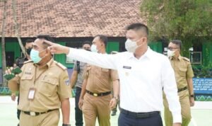 Enos Tinjau Proses Belajar Mengajar di OKU Timur