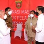 Bersama Menhan Prabowo, Presiden Jokowi Tinjau Vaksinasi Pelajar di Kota Samarinda Kalimantan Timur