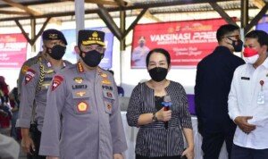 Tinjau Vaksinasi Massal di Banten, Kapolri Akan Perkuat Akselerasi Vaksinasi di Wilayah Aglomerasi