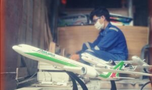 Membuat Miniatur Pesawat, Pemuda Asal Ciamis Bertekad Harumkan Kota Asal dengan Produknya