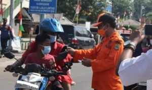 HUT ke 388 Karawang, BPBD Bagikan 388 Sembako dan 3.888 Masker