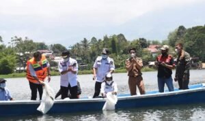 Cegah Stunting Pemkot Pagar Alam Tebar 10 Ribu Benih Ikan