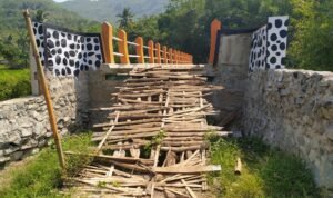 Kenapa Jembatan di Kampung Cimahi Tak Kunjung Rampung ?