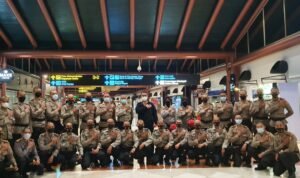 Polri Berangkatkan 100 Resimen Vaksinator Covid-19 ke- PON XX Papua