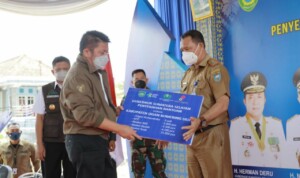 Herman Deru Bagikan Oksigen Konsentrator, APD dan Ribuan Masker untuk RS Se-OKU Raya