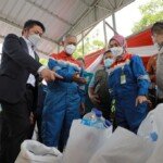 Herman Deru-Milenial Berbaur Lakukan Aksi Selamatkan Bumi Peringati World Cleanup Day