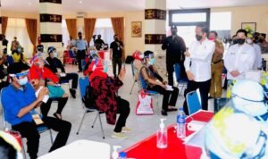 Presiden Jokowi Tinjau Langsung Program Vaksinasi bagi Masyarakat, Tenaga Pendidik dan Pelajar di Provinsi Lampung