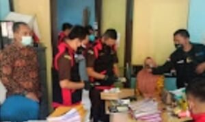Tim Penyidik Kejaksaan Geledah Kantor Dinas Perpustakaan Lahat