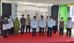 Enos Gandeng Bank Mandiri Serahkan CSR Mobil Ambulance di Kabupaten OKU Timur