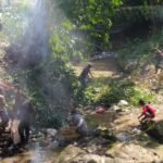 Sampah di Sungai Cibongas Purwakarta Capai 1 Ton