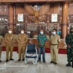 Peduli Penyandang Disabilitas, Bupati Tulungagung Berikan Kursi Roda