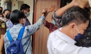 Kerabat Mukti Sulaiman Nyaris Bentrok Dengan Wartawan