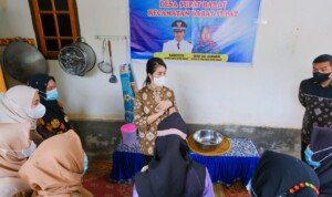 Thia Yufada Unggulkan Kerupuk Bikar Muba