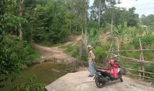 Jembatan Binar Talang Mayang Rusak, Warga Muara Dua Minta Perbaikan
