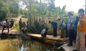 Respon Cepat Golkar Prabumulih Timur dan Kelurahan Perbaiki Jembatan Binar Talang Mayang