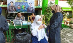 Polres Lahat Gelar Vaksinasi Mobile Presisi di Pesantren Al – Fatah