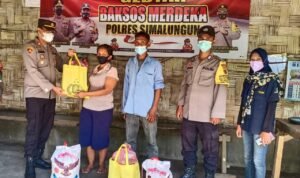 Kapolsek Perdagangan Salurkan Bantuan Merdeka Polres Simalungun