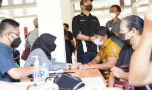 Bupati Kapuas Hulu Tinjau Pelaksanaan Vaksinasi di Kecamatan Putussibau Utara