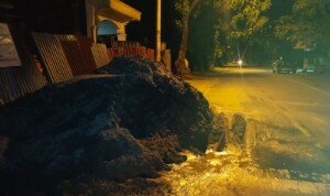 Bahayakan Pengendara, Material Bangunan Kelurahan Kemenangan Tani Dikeluhkan Warga