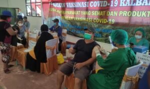 Bantu Pemerintah Atasi Covid-19, PT AMS Bersama GAPKI Gelar Gebrakan Vaksinasi untuk Warga Perkebunan Kelapa Sawit Kapuas Hulu