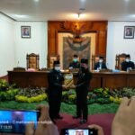 Bupati Tulungagung Serahkan Ranperda APBD Tahun 2022 