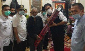 PTBA Gerak Cepat Tinjau dan Bantu Korban Kebakaran