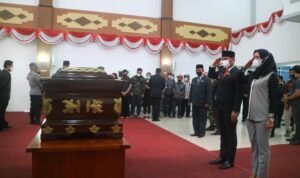Wabup Kapuas Hulu Berikan Penghormatan Terakhir pada Alm Agus Mulyana