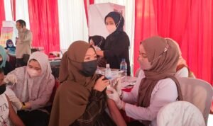 Polsek Kertapati Gelar Vaksinasi Untuk Masyarakat