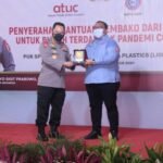 Hadiri Pembagian Bansos Untuk Buruh, Kapolri Ingatkan Pentingnya Vaksinasi