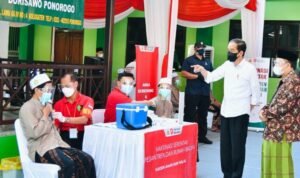 Presiden Jokowi Targetkan 70 Persen Penduduk Tervaksinasi di Akhir Tahun