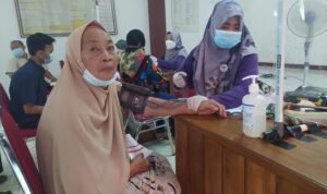 Warga Desa Cibatu Purwakarta Ikut Vaksin Sinovac Dosis Kedua