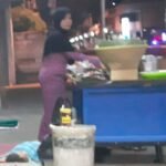 Hadapi Dinginnya Malam, Suropah Tetap Bertahan Berdagang di Purwakarta Bantu Suami