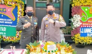 HUT ke-76 TNI, Kapolres Purwakarta Berikan Kejutan ke Dandim 0619