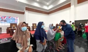 Erick Thohir Bagikan Bantuan Modal Tanpa Agunan untuk perempuan di Kabupaten Oku Selatan