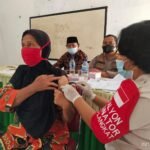 Kapolsek Padang Tualang Cek Vaksinasi Covid-19 di Desa Mekar Sawit