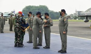 Panglima Beri Brevet Wing Kehormatan Penerbang untuk Kapolri, Ketua MPR, Ketua DPR dan KASAL di HUT TNI ke-76