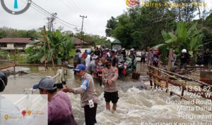 Banjir Rendam Jembatan Menendang, Aktivitas Lalulintas Jalur Selatan Kapuas Hulu Terganggu