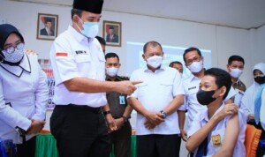 Plt Bupati Pantau Pelaksanaan Serbuan Vaksin Tingkat Pelajar di Muba