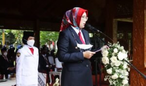 Bupati Purwakarta Bacakan Amanat Menteri Sosial saat Upacara Hari Pahlawan ke 76