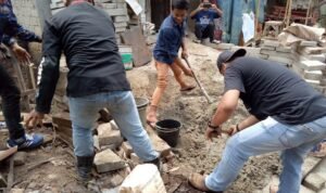 LSM Kompak Purwakarta Bedah Rumah Warga yang Hampir Ambruk