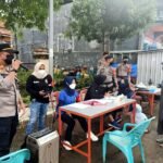 Gerai Vaksin Polres Polman Berikan Pelayanan Vaksinasi di Pantai Bahari Polewali