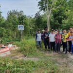 Rapikan TPU Perum Prabu Indah, DPD Golkar Prabumulih Gotong royong Bersama Warga