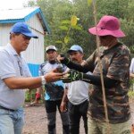 Plt Bupati Beni Hernedi Tanam Bibit Pohon di Area Konsesi PT GAL